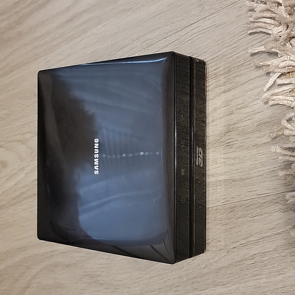 Compact Smart 3D Blu-ray Disc Player